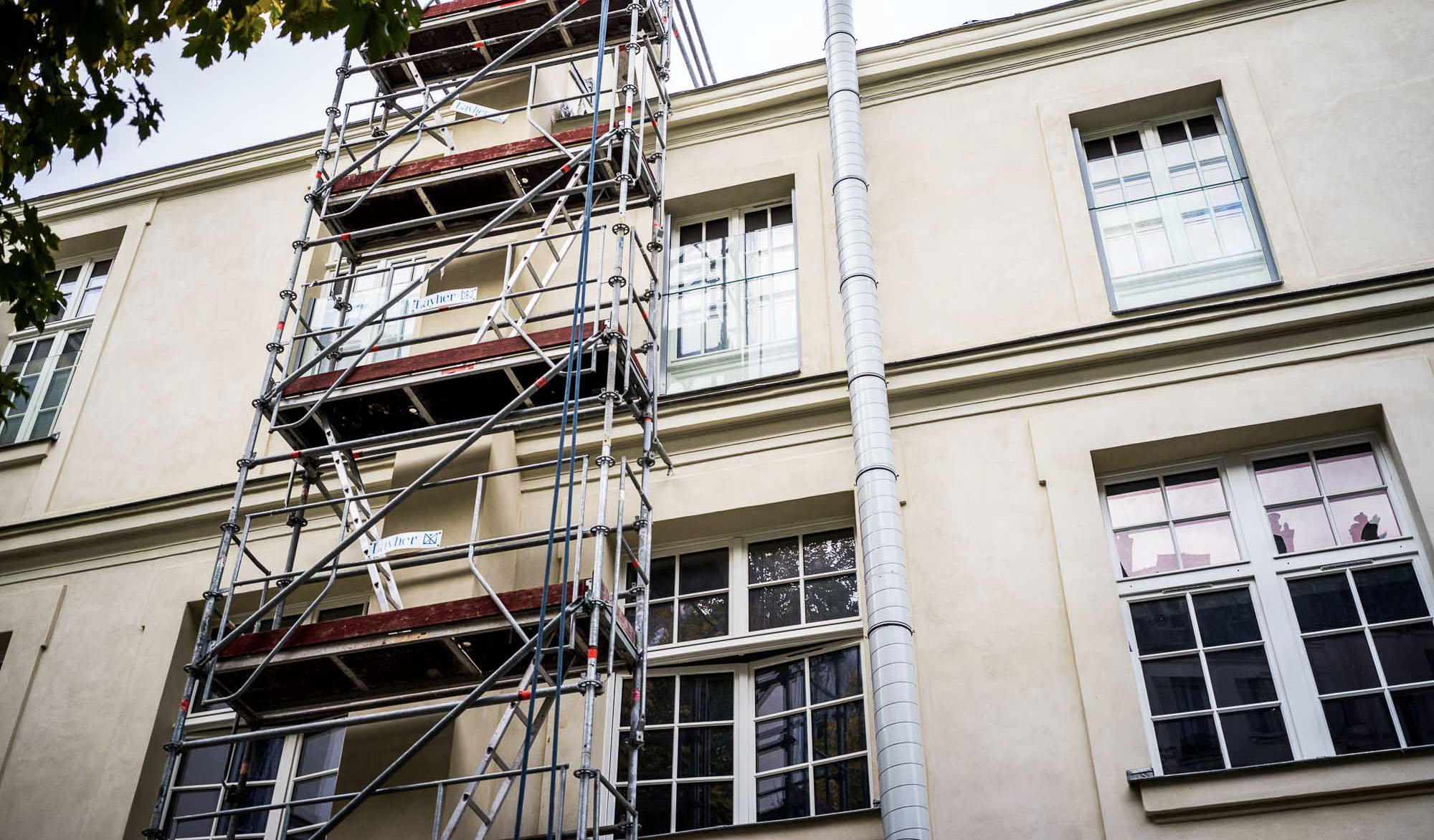 Reportage chantier Saint-Gobain Glass Paris – pose de vitrages et dépose de menuiseries